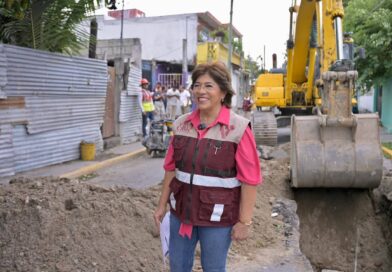 *Supervisa Rosa María construcción de drenaje pluvial en la colonia Pocitos y Rivera*