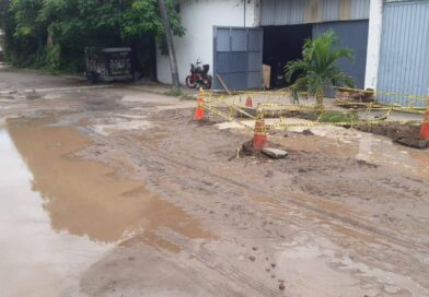 Fuga de agua provoca socabon en la colonia Vila de Guadalupe:Francisco Rodriguez. 