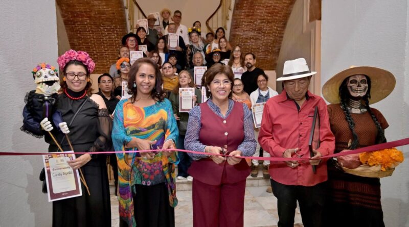 *Inaugura Rosa María exposición colectiva “Bajo la Piel: Todos Somos Calacas”*