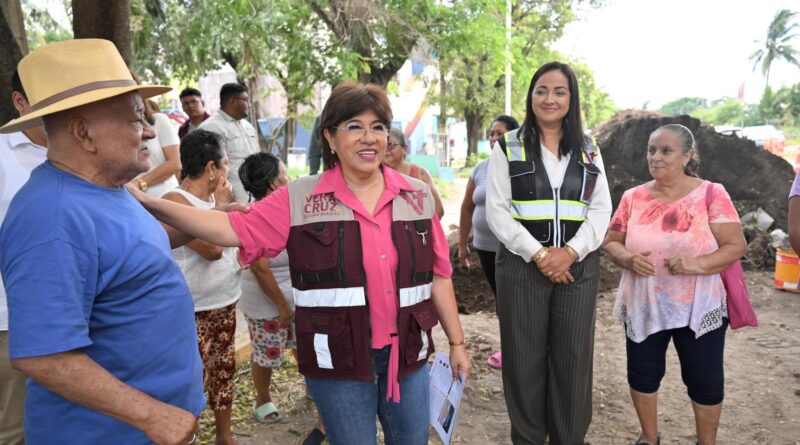 *Atiende Rosa María rezago de más de 40 años con obras de drenaje y pavimentación en colonia Dos Caminos*