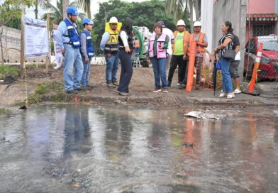 *Supervisa Rosa María obras de rehabilitación del drenaje pluvial en El Coyol*